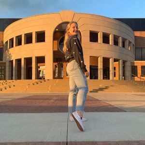 Meet your Posher, Courtney